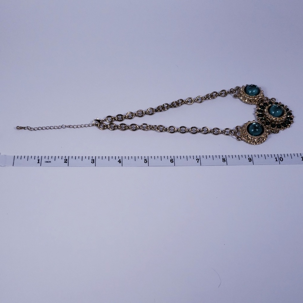 Vintage Green and Gold Necklace Earring Set - Picture 4 of 5